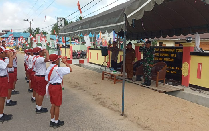 Peltu Lorensius Saragih saat Hadiri Lomba Gerak Jalan Tingkat SD, SLTP dan SLTA Se-Kecamatan Rungan 