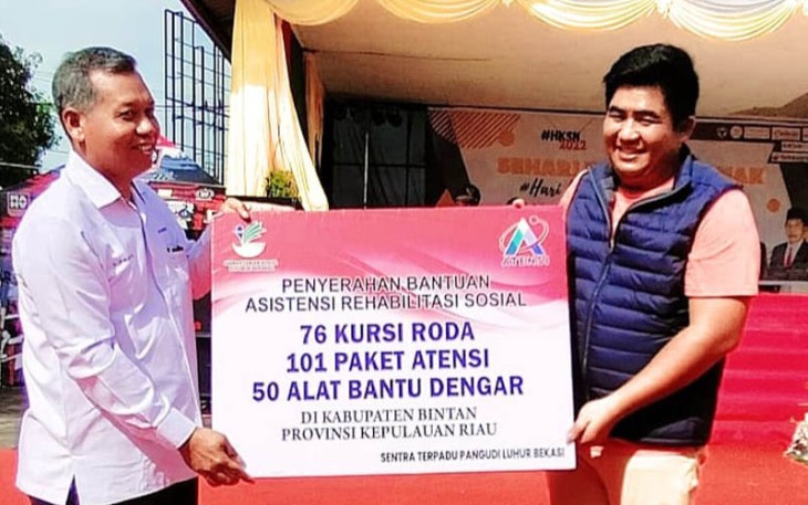 Bupati Bintan menerima Bantuan Asitensi Tehabilitasi Sosial dari Kementerian Sosial RI