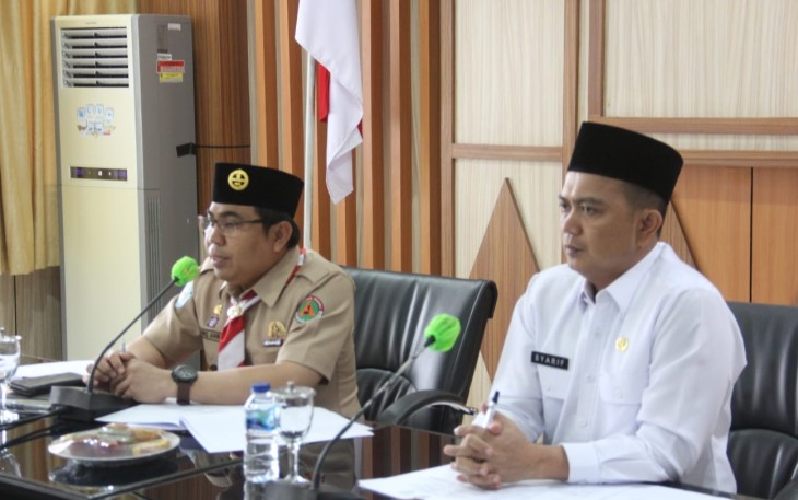 Khairil Anwar, saat pimpin Rapat Pembahasan Penyusunan Kesepakatan Bersama antara Pemerintah Provinsi Bengkulu dan Pemerintah Kabupaten Seluma tentang Sinergitas Pembangunan, Pengembangan dan Pemanfaatan Pelabuhan Perikanan Nusantara Pasar Seluma Kabupaten Seluma, di Ruang Rapat Rafflesia Kantor Gubernur Bengkulu, Rabu (15/9).