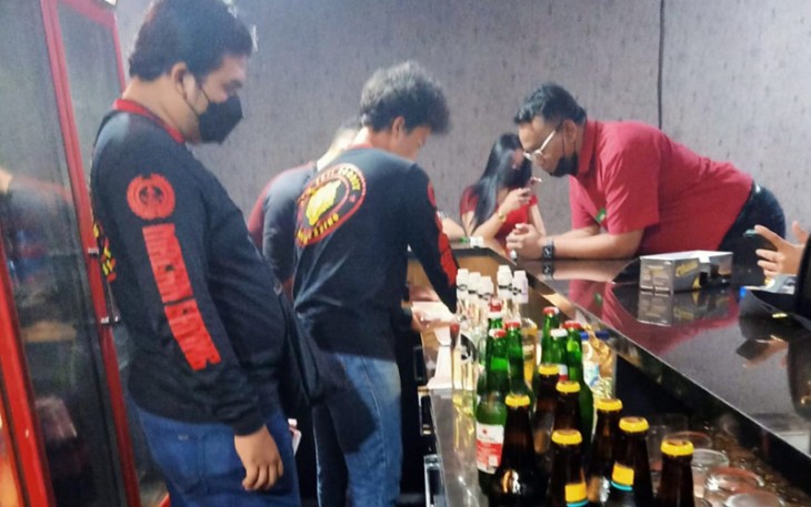 Polisi saat sita miras