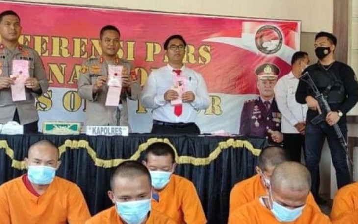 Kapolres Oku Timur, AKBP Nuryono SiK, SH. MM, didampingi Kasat Narkoba Iptu Bondan Try Hoetomo STK, SiK. MH, saat pres release, Senin (01/08/2022),