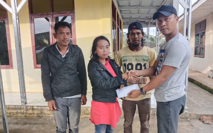 Penyerahan reward uang tunai atas informasi yang diberikan terkait keberadaan tahanan yang melarikan diri dari Bengkulu Utara.
