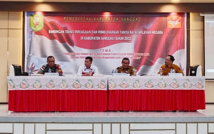 Dansatgas Pamtas Yonif 645/GTY (kiri) saat Jadi Narasumber Bimtek.