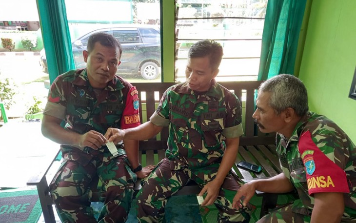 Pasi Intel saat Sidak dan Tes Urine Anggota Koramil Manuhing Secara Acak