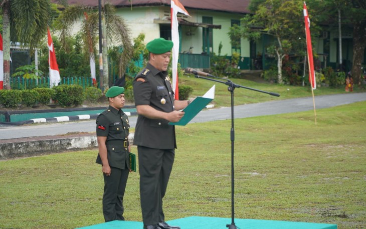 Puncak peringatan Hari Juang TNI AD ke-78 Tahun 2023, Korem 121/Abw melaksanakan upacara di Lapangan Upacara Makodim 1205/Stg, Sintang, Kalimantan Barat, Jum’at (15/12/2023)