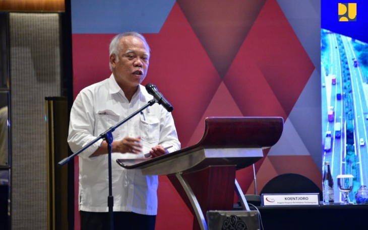 Menteri Pekerjaan Umum dan Perumahan Rakyat (PUPR) menghadiri Rapat Anggota Tahunan Asosiasi Jalan Tol Indonesia (ATI) Tahun 2023 dengan tema "Pengusahaan Bisnis Jalan Tol Berkelanjutan" di Hotel Ayana Midplaza, Jakarta, Kamis (16/11/2023)