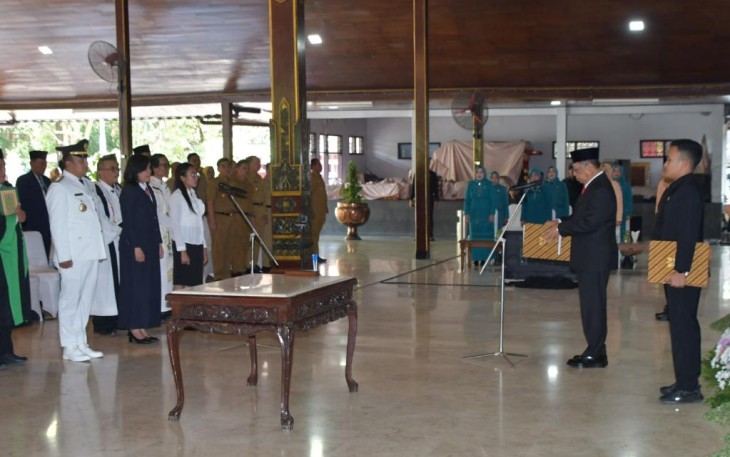 Bupati Tulungagung Drs Maryoto Birowo saat melantik Pejabat Administrator dan Pengawas Lingkup Pemkab Tulungagung