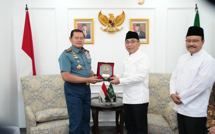 Panglima TNI Laksamana TNI Yudo Margono, S.E., M.M. saat silahturahmi ke Ketum PBNU di Kantor Pusat PBNU bertempat di Jl. Kramat Raya No. 174 Senen Jakarta Pusat, Rabu (12/4/2023).