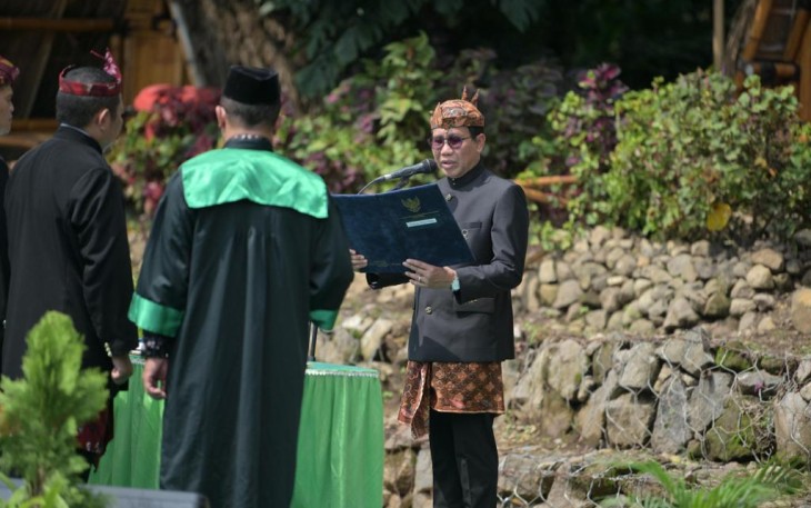 Mendes PDTT Abdul Halim Iskandar melantik pejabat Eselon 1 dan 2  di atas kolam ikan Desa Wisata Sorbendo, Desa Sumberdodol, Kecamatan Panekan, Kabupaten Magetan, Jawa Timur pada Jumat (8/12/2023)