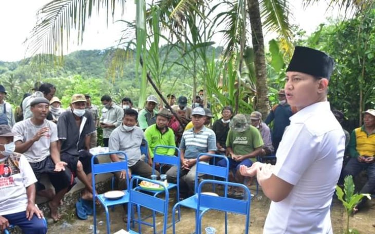 Bupati Trenggalek, Mochamad Nur Arifin, bersama jajarannya saat melaksanakan Program "Makaryo Neng Desa" di Desa Karangrejo, Kecamatan Kampak, Rabu (11/1/2023) (Hardi Rangga, klikwarta.com).