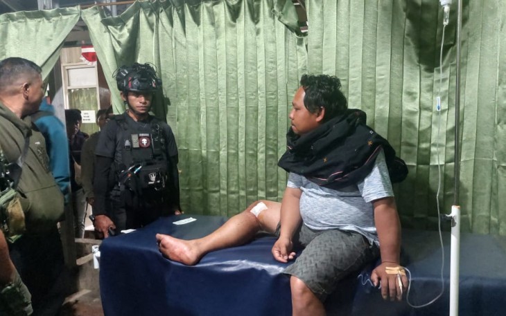 Aparat TNI-Polri saat Evakuasi Warga Sipil Korban Kekejaman KST