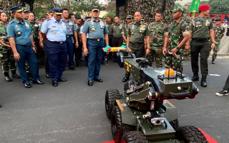 Panglima TNI saat Kunjungi Stand Zeni TNI-AD
