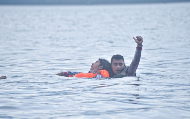 TNI Angkatan Laut. Pangkalan Utama TNI Angkatan Laut (Lantamal) IX Ambon. Tingkatkan kecakapan calon tenaga kesehatan, Brigjen TNI (Mar) Said Latuconsina M.M., M.T., M.Tr.Opsla berikan pelatihan Evakuasi Medis Laut kepada Mahasiswa Keperawatan Poltekkes Kemenkes Maluku bertempat di Mako Lantamal IX, Baguala, Kota Ambon, Minggu (17/12)