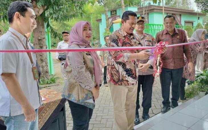 Kepala DLH Tulungagung Launching Sista Polan Dalam Rangka Pelestarian dan Perlindungan Pohon Tepi Jalan