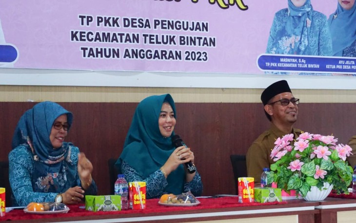 Ketua Bidang I TP PKK Kabupaten Bintan, Elyza Riani SH saat Buka Pelatihan Tertib Administrasi TP PKK