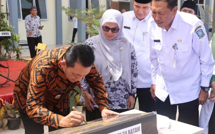 Gubernur Kepulauan Riau H. Ansar Ahmad di Batam, Minggu (26/3).