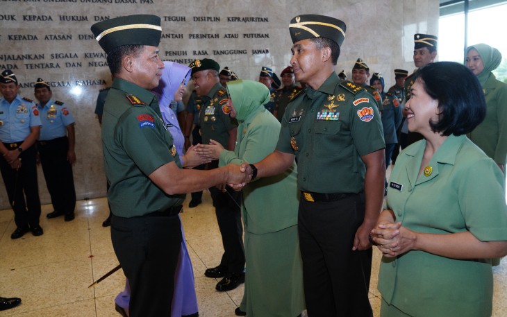 Panglima TNI Jenderal TNI Agus Subiyanto secara resmi menerima laporan korps kenaikan pangkat 12 orang Perwira Tinggi TNI, bertempat di Ruang Hening Mabes TNI, Cilangkap, Jakarta Timur, pada Selasa, 19 Desember 2023