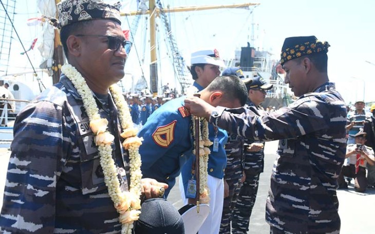 Danlanal Banyuwangi Bersama Forkopimda Sambut Kedatangan KRI Dewa Ruci Dan KRI Makasar 590