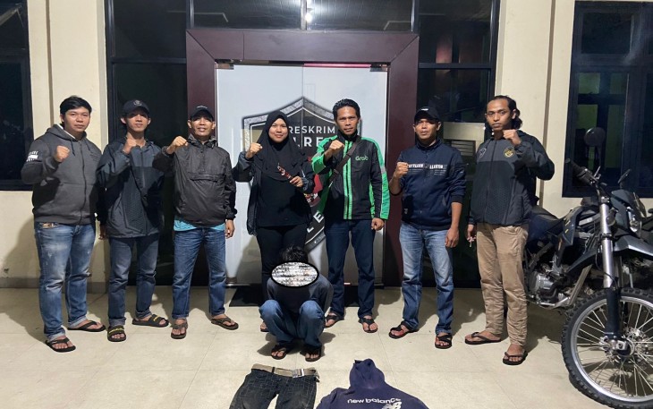 Pelaku Penikaman Saat Diamankan Petugas Kepolisian 