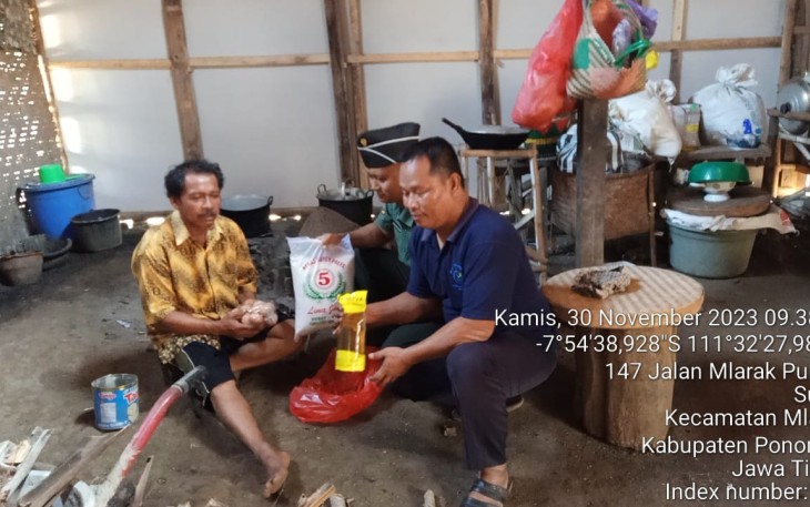  Babinsa Kodim 0802/Ponorogo Lanjutkan Program Masuk Dapur