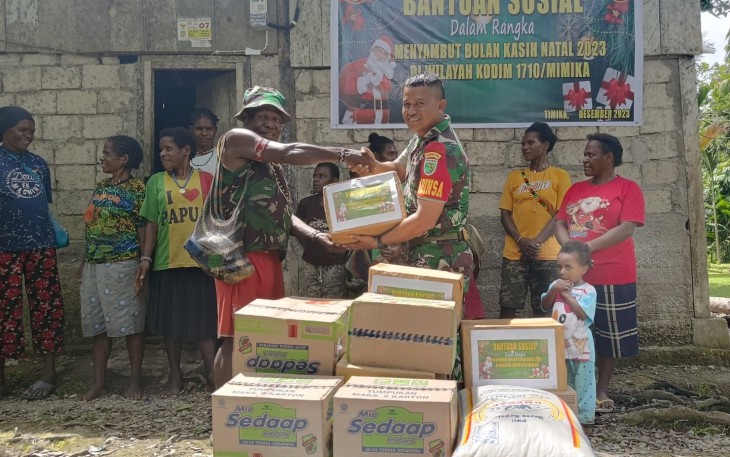 Kodim 1710/Mimika Bagikan Paket Sembako Kepada Warga Binaan