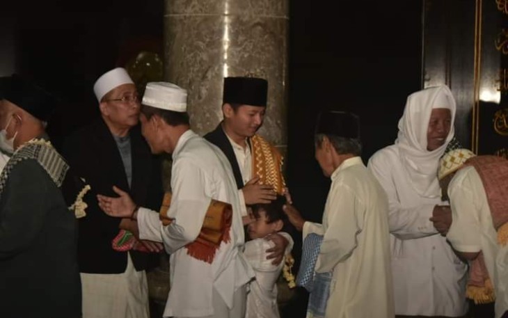 Bupati Trenggalek, Mochamad Nur Arifin, saat salat Idul Adha di Masjid Agung Baiturrahman bersama dengan masyarakat Kabupaten Trenggalek, Kamis (29/6/2023).