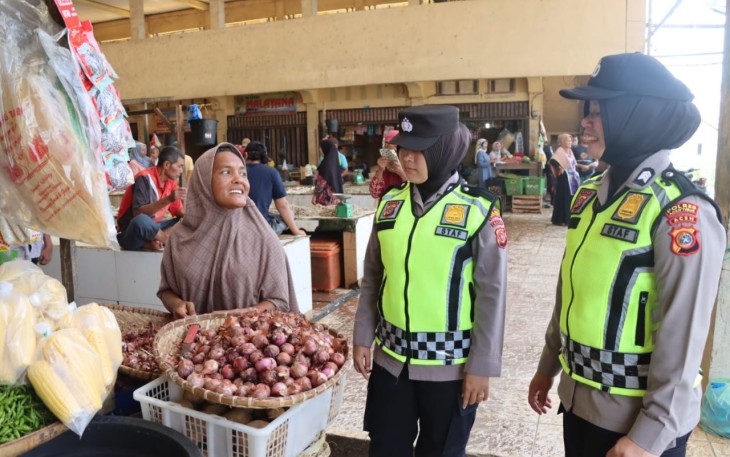 Polwan Polres Aceh Timur saat Patroli Harkamtibmas di wilayah hukum Polres Aceh Timur, Selasa, (08/08/2023).