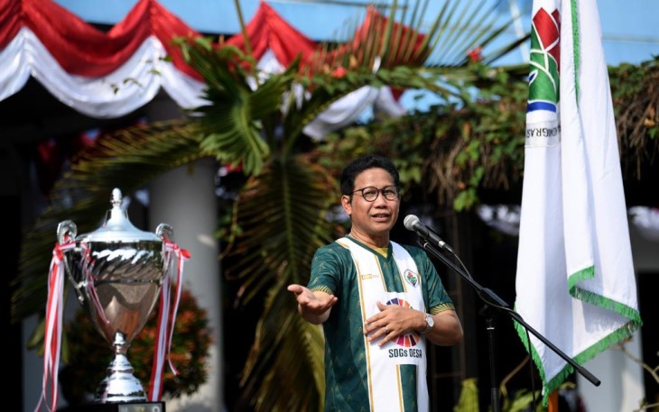 Mendes PDTT Abdul Halim Iskandar saat membuka secara resmi perlombaan dalam rangka HUT ke-78 RI di Lapangan Kemendes PDTT Kalisari, Jakarta, Jumat (28/7/2023). 