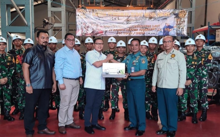 Taruna AAL Tingkat IV Korps Teknik Laksanakan Lattek General Overhaul Mesin Diesel