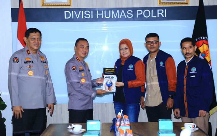 Divisi Humas Polri dan Ikatan Wartawan Online (IWO) menggelar audiensi yang diterima langsung oleh Kadiv Humas Polri Irjen. Pol. Sandi Nugroho. Audiensi ini dihadiri Ketum IWO Yudhistira M.Ikom beserta jajaran, serta para Karo Divisi Humas Polri