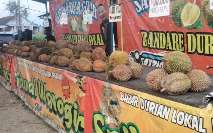 Bazar durian lokal yang digelar Satrio Solo Group beberapa waktu lalu.