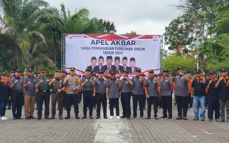 Danramil 0806/03 Durenan Ikuti Apel Akbar Siaga Pengawasan Pemilu 2024 di Trenggalek