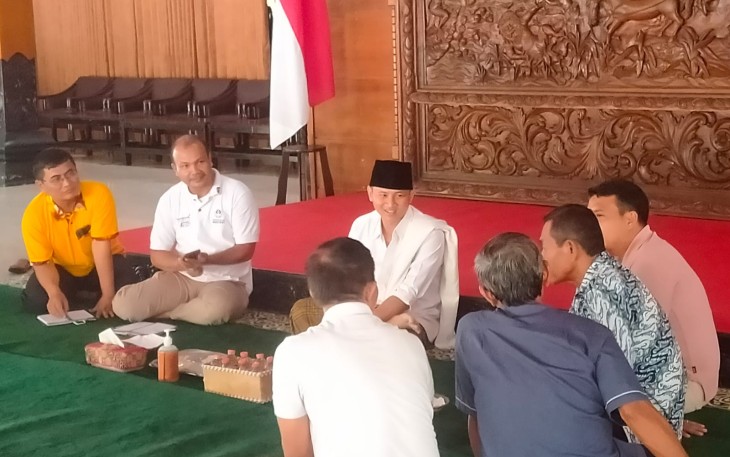 Bupati Trenggalek, Mochamad Nur Arifin, saat menerima perwakilan Ketua RT dan RW Kelurahan Ngantru, dalam acara Sonjo Pendopo, Jum'at (24/2/2023) (Foto : Hardi Rangga klikwarta.com).