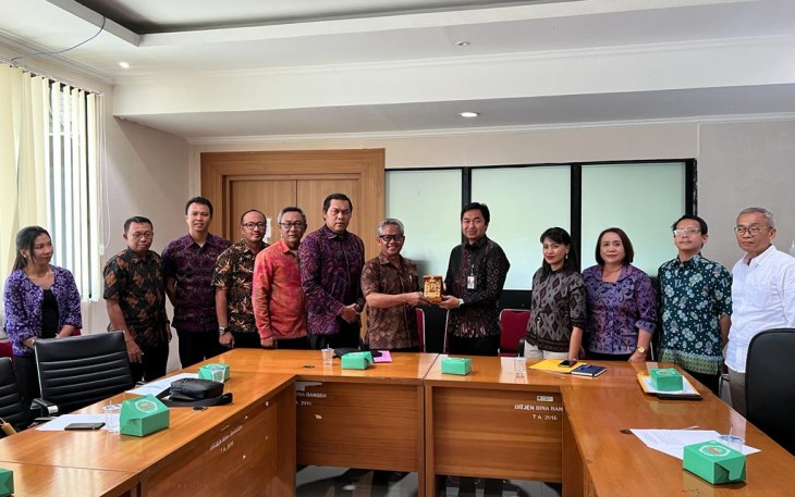 Foto bersama usai rapat