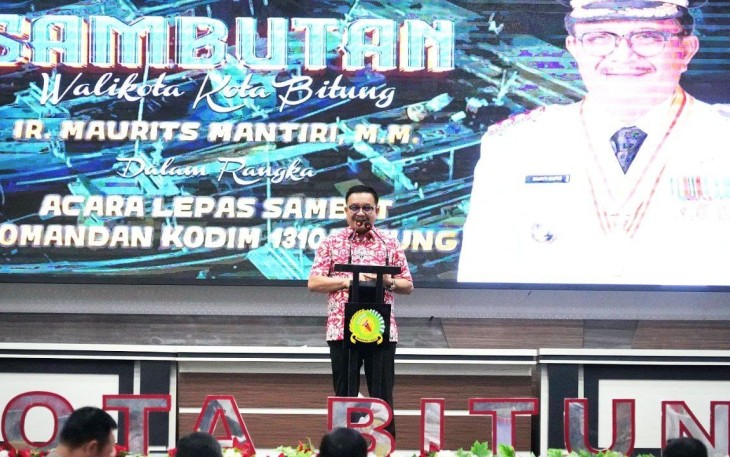 Wali Kota Bitung Maurits Mantiri saat memberikan sambutan