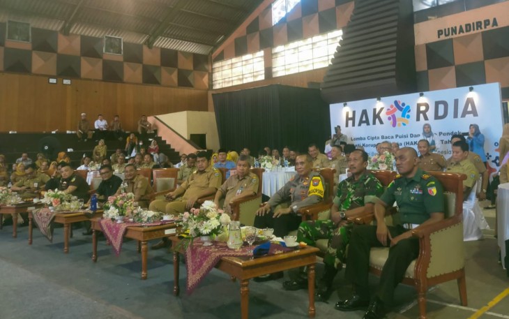 Danramil 0801/11 Donorojo saat Hadiri Lomba Cipta Baca Puisi Anti Korupsi Tingkat SLTP dan SLTA