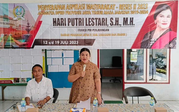 Anggota DPRD Jatim, Hari Putri Lestari saat serap aspirasi di Desa Kertosari Kecamatan Pakusari.