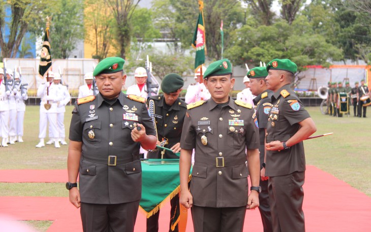 Danrem 121/Abw Brigjen TNI Luqman Arief, S.I.P., menghadiri acara Serah Terima Jabatan (Sertijab) dan Pisah Sambut Komandan Korem (Danrem) 102/Panju Panjung Brigjen TNI Bayu Permana kepada Brigjen TNI Iwan Rosandriyanto, bertempat di Lapangan Korem 102/Panju Panjung, Jalan Imam Bonjol Nomor 05, Palangka Raya, Jumat (22/12/2023)