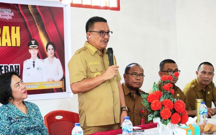Wali Kota Bitung Maurits Mantiri saat memberikan sambutan
