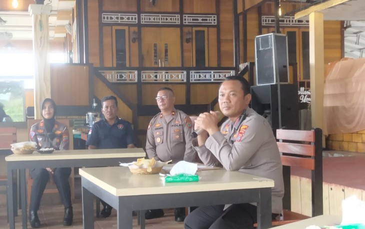 Kapolres Bitung saat bertatap muka bersama Insan pers