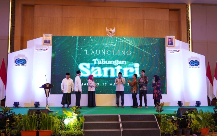 PT Bank Pembangunan Daerah Jawa Timur atau Bank Jatim saat resmi melaunching Tabungan Santri pada hari Jumat (17/3).