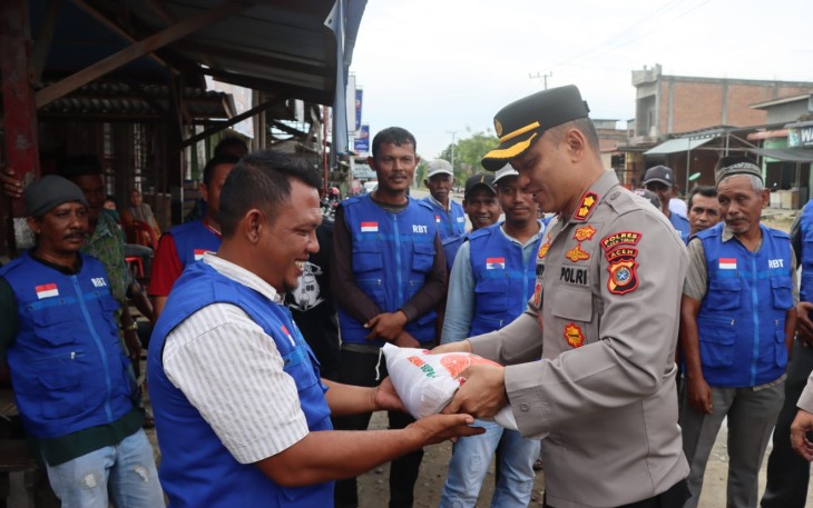 Polres Aceh Timur Bagikan Sembako