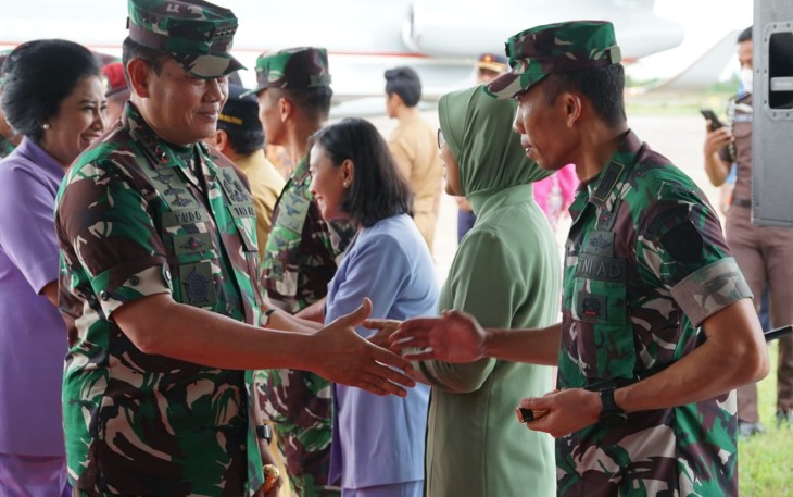 Dandim 1016/Palangka Raya saat Sambut Kedatangan Panglima TNI 