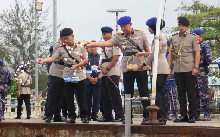 Kapolda Bengkulu Pimpin Tabur Bunga Peringati HUT Polairud Ke-73