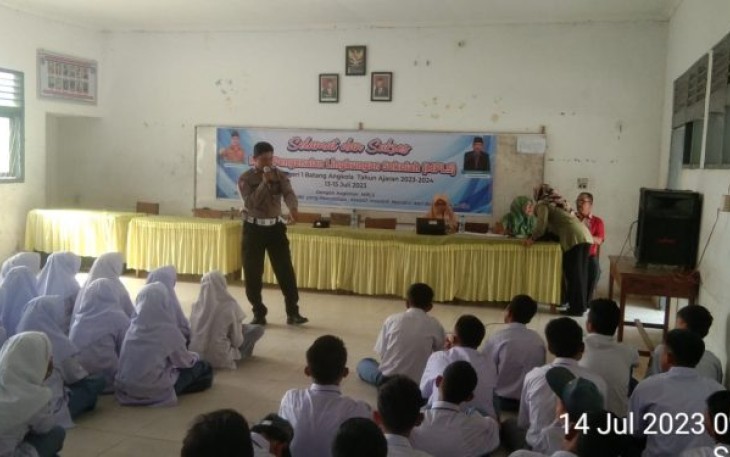 Kapos Lantas Sosialisasi Aturan Lalu Lintas di SMA Negeri 1 Batang Angkola