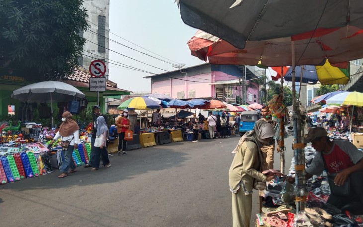 Suasana siang hari di Pasar Pagi Asemka (Dok Pribadi : Tera Oktaviani)