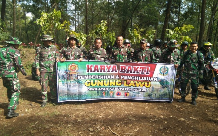Prajurit Yonarmed 12 Angicipi Yudha Tanam Ribuan Bibit Pohon di Ketinggian 1850 Mdpl Gunung Lawu