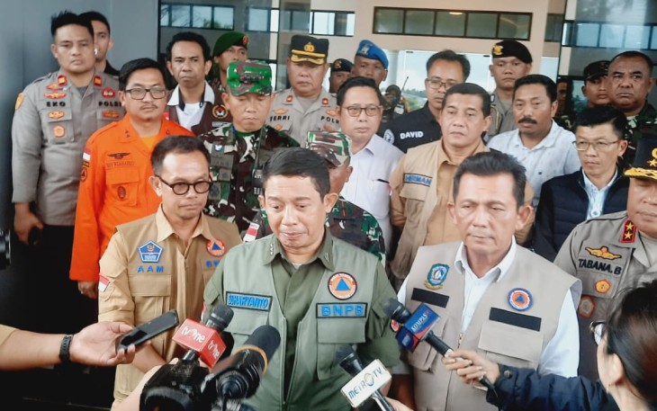 Gubernur Kepri Bersama Kepala BNPB RI saat Tiba di Ranai Kabupaten Natuna
