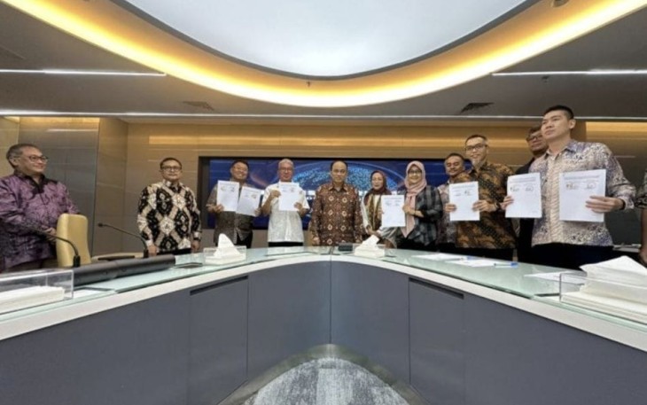 Menkominfo Budi Arie Setiadi saat menyaksikan Penandatanganan Kontrak Operation & Maintenance BTS 4G di Kantor Kementerian Kominfo, Jakarta Pusat, Jumat (01/12/2023) kemarin.