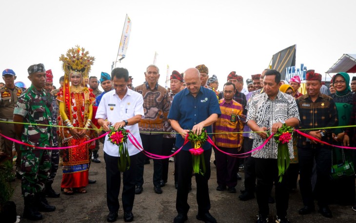 Menteri Koperasi dan UKM (MenKopUKM) Teten Masduki melihat Wakatobi di Sulawesi Tenggara 